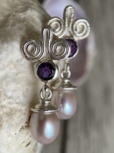 Element Eve - Eva Schöneweiß - Ohrringe mit Amethyst und Perle