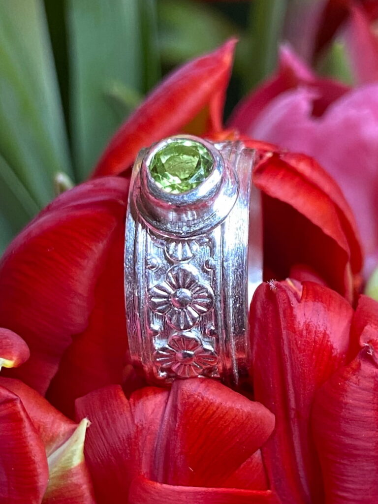 Element Eve - Eva Schöneweiß - Ring mit Peridot