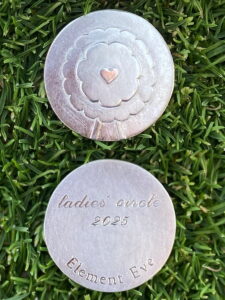 Element Eva - Eva Schöneweiß - Ballmarker Motiv Bollenhut