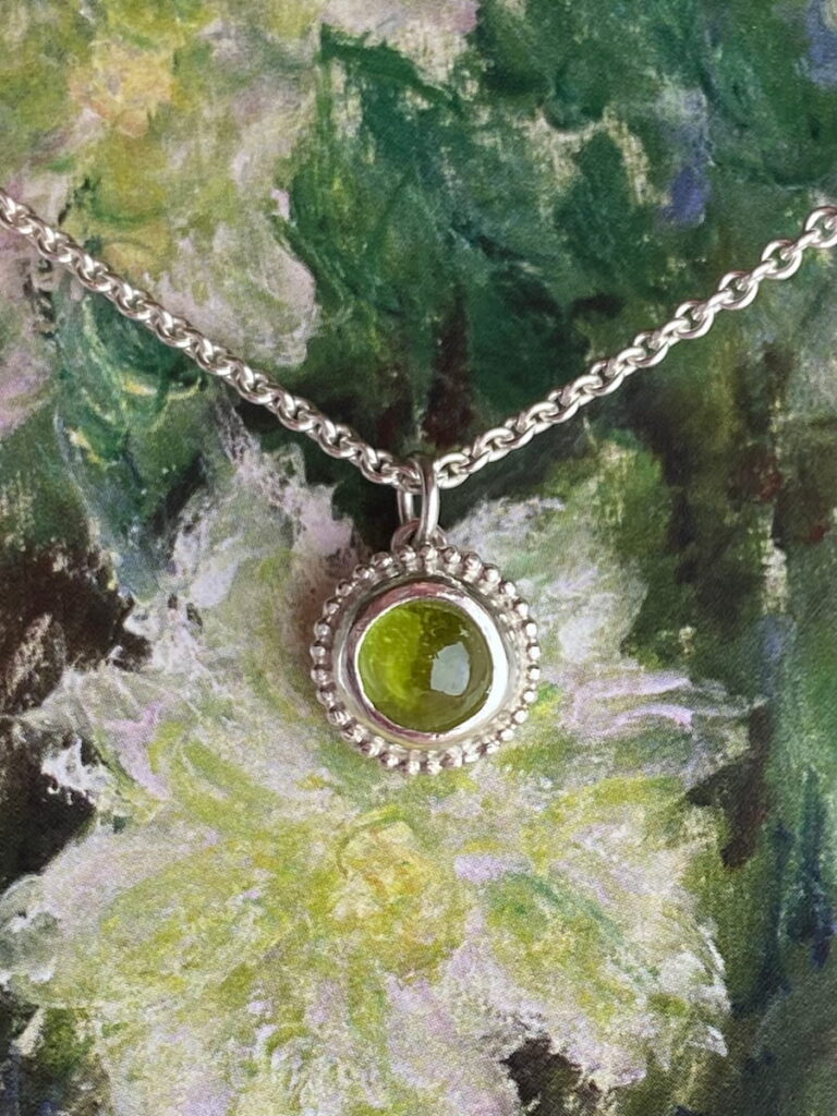 Element Eve - Eva Schöneweiß - Anhänger klein mit Peridot